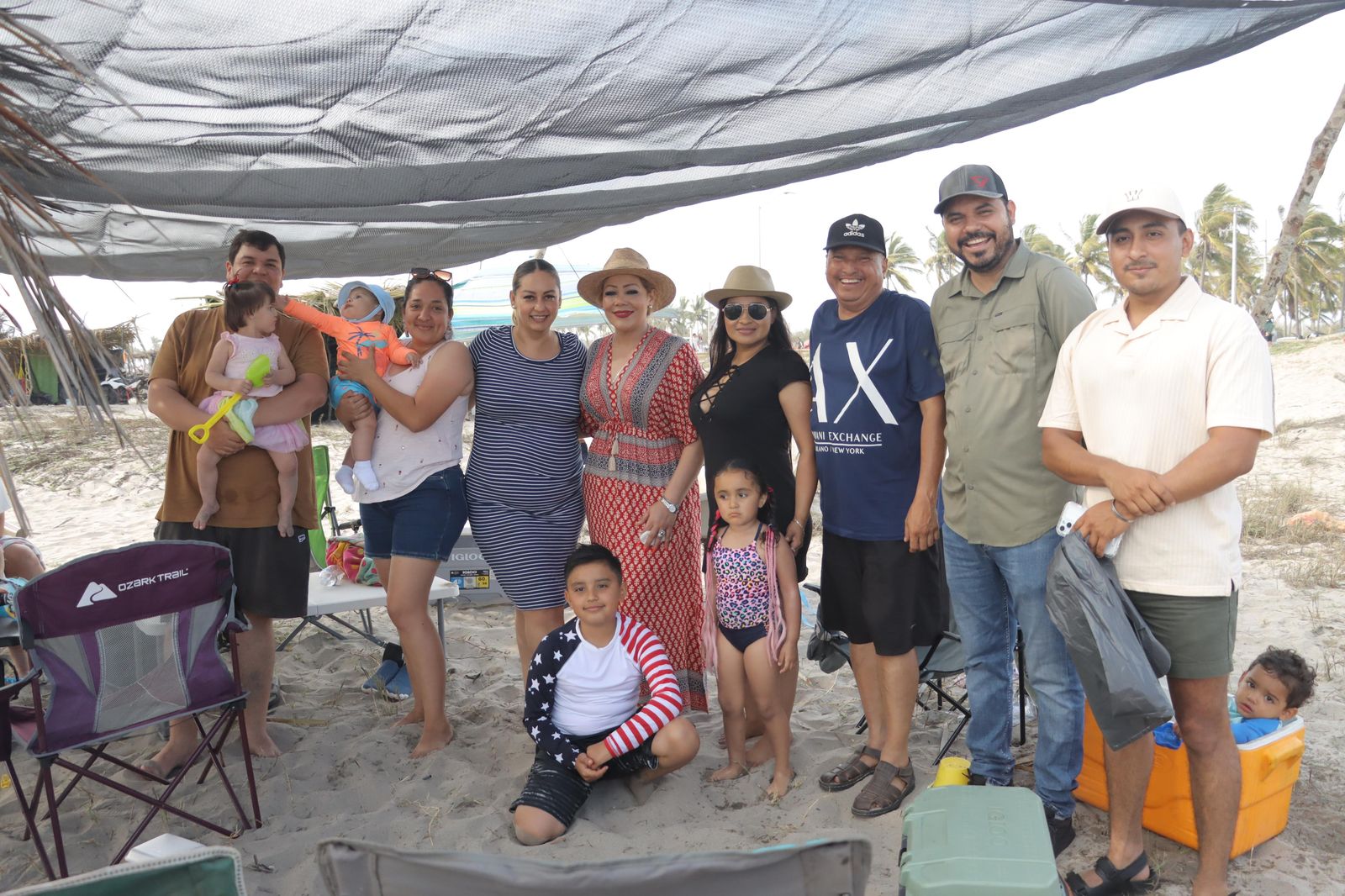 Cientos de locales y turistas disfrutan de las playas en Rosario